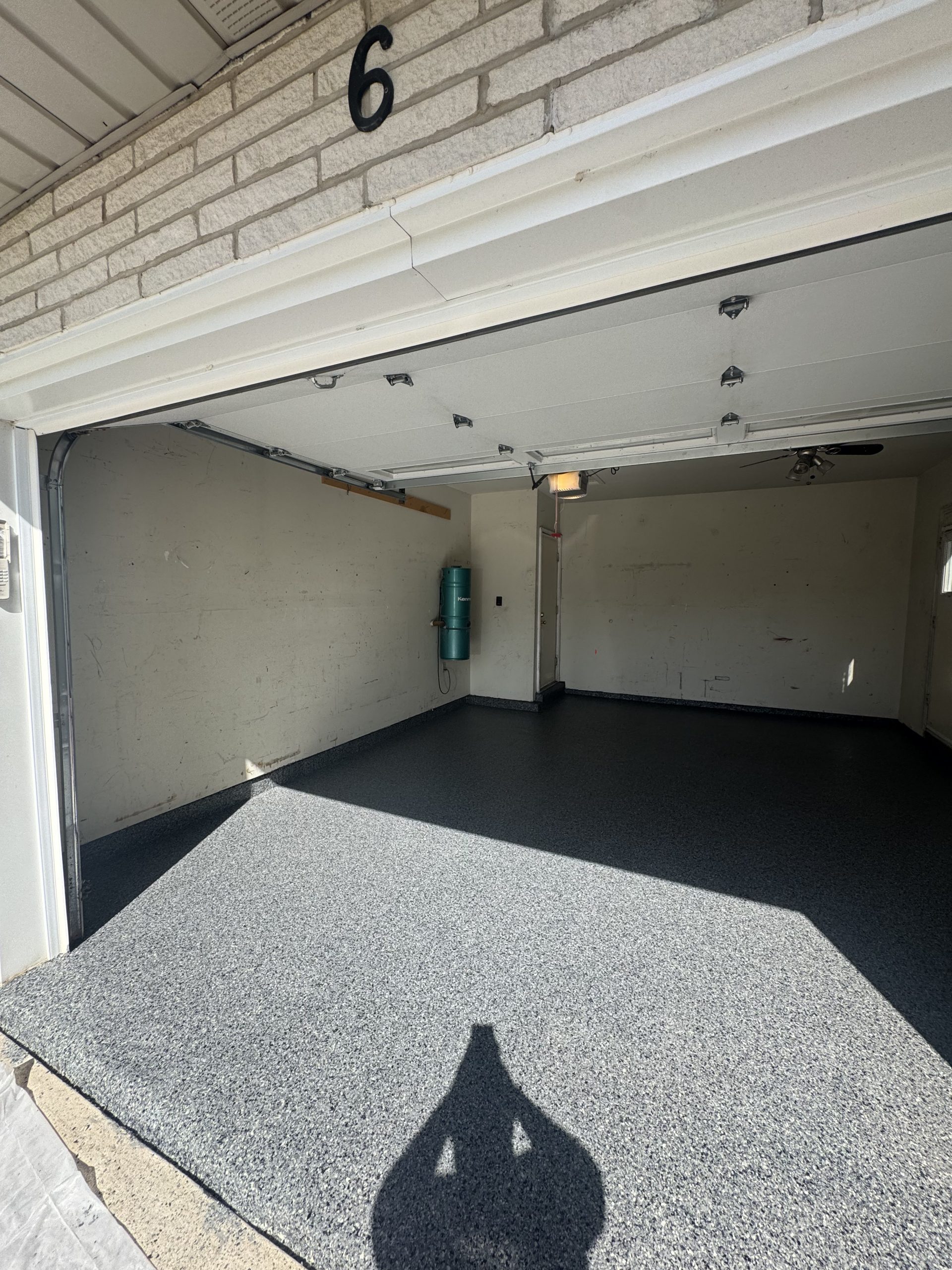Modern garage epoxy flooring